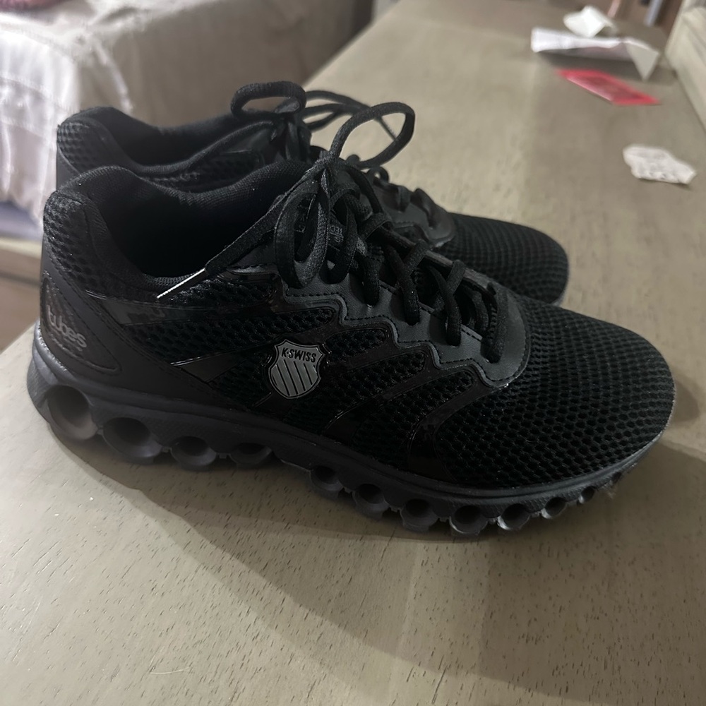 K-Swiss Woman's Black Mesh Athletic Shoes
